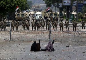 300x210-images-stories-EGY Army Protestors AFP Getty